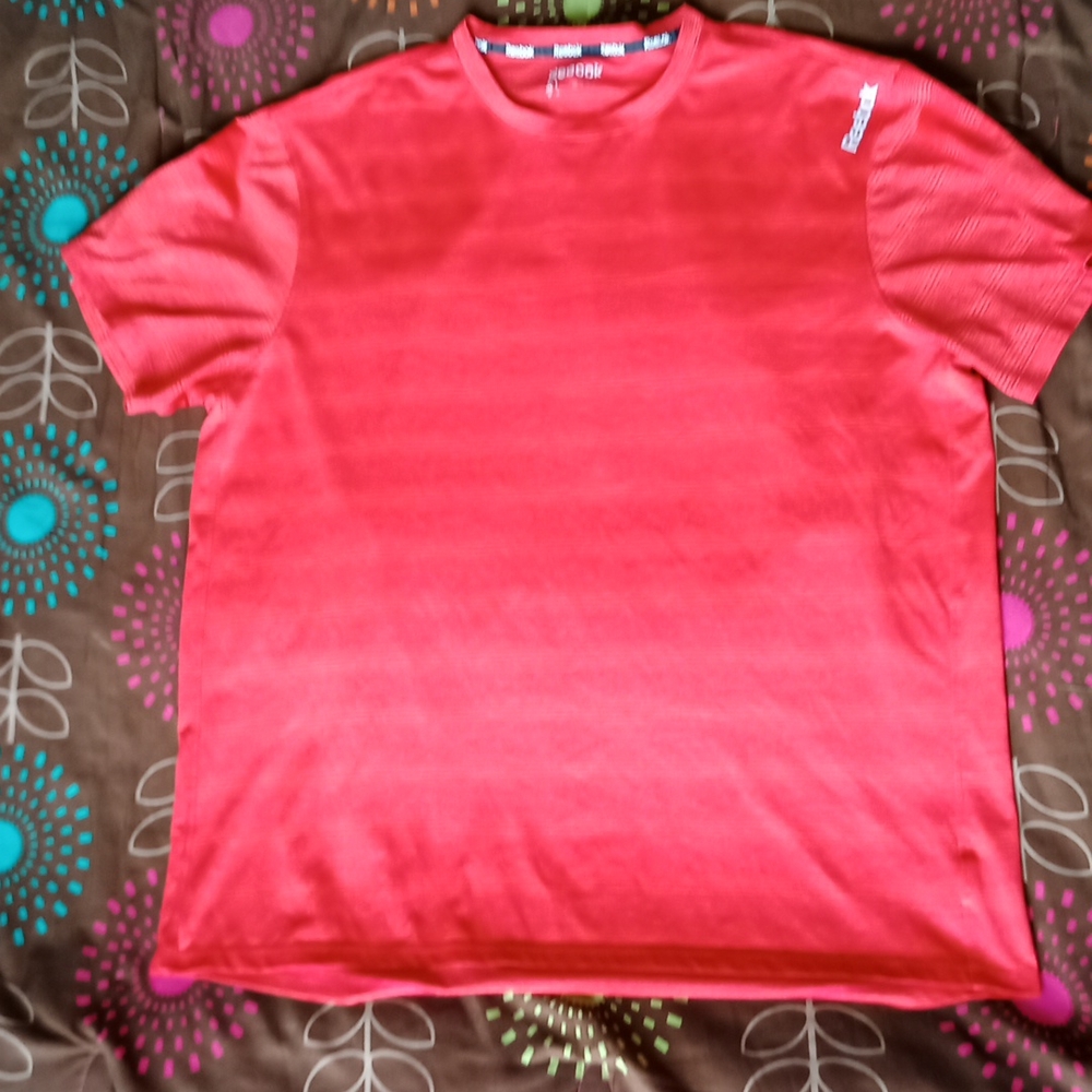 XL Reebok speedwickk t-shirt